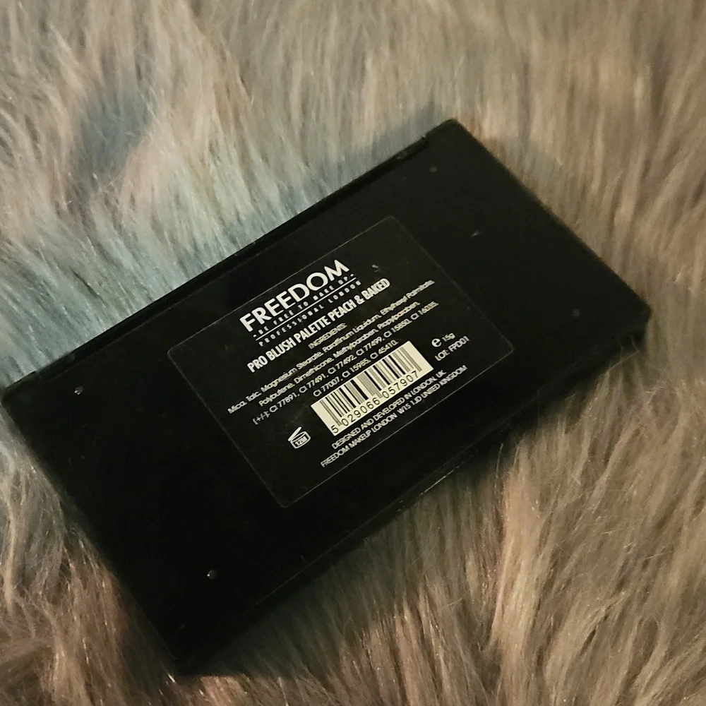 🇬🇧Freedom Pro Blush Palette ✨️🍑Peach & Baked🍑✨️